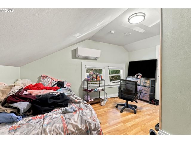 8270 Sw SORRENTO Rd, Beaverton, OR 97008