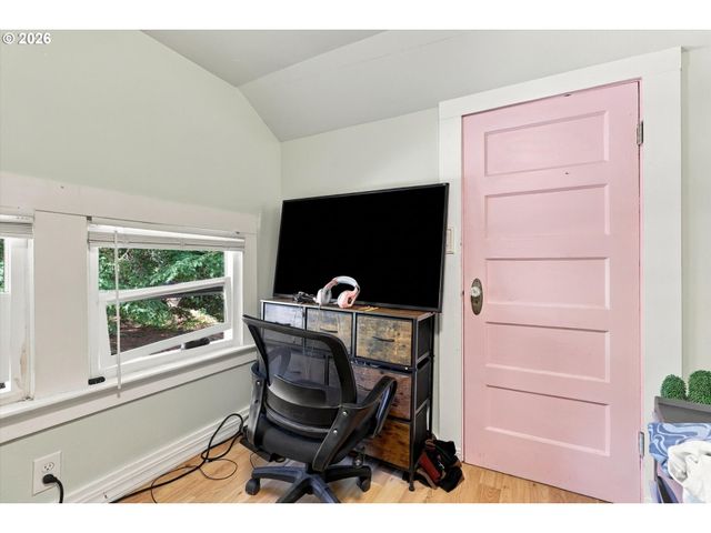 8270 Sw SORRENTO Rd, Beaverton, OR 97008