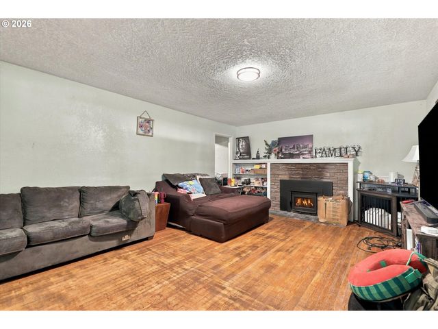 8270 Sw SORRENTO Rd, Beaverton, OR 97008