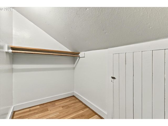 8270 Sw SORRENTO Rd, Beaverton, OR 97008