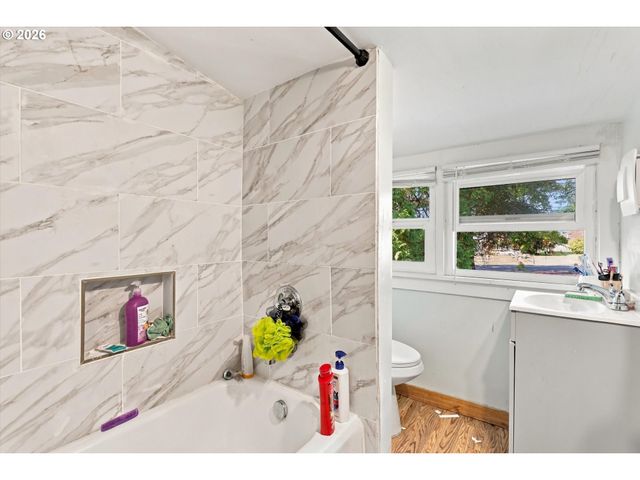 8270 Sw SORRENTO Rd, Beaverton, OR 97008