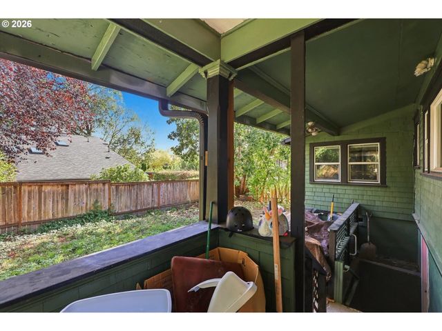 8270 Sw SORRENTO Rd, Beaverton, OR 97008