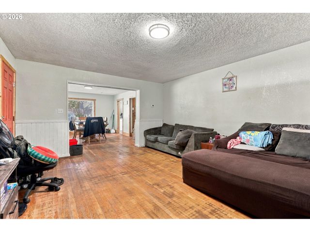 8270 Sw SORRENTO Rd, Beaverton, OR 97008