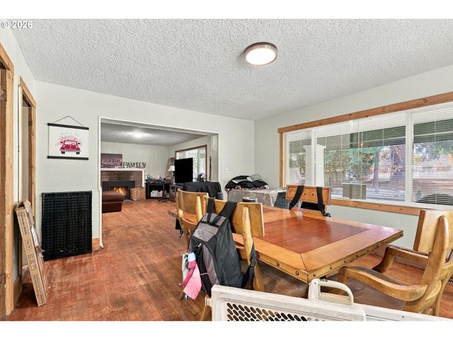 8270 Sw SORRENTO Rd, Beaverton, OR 97008