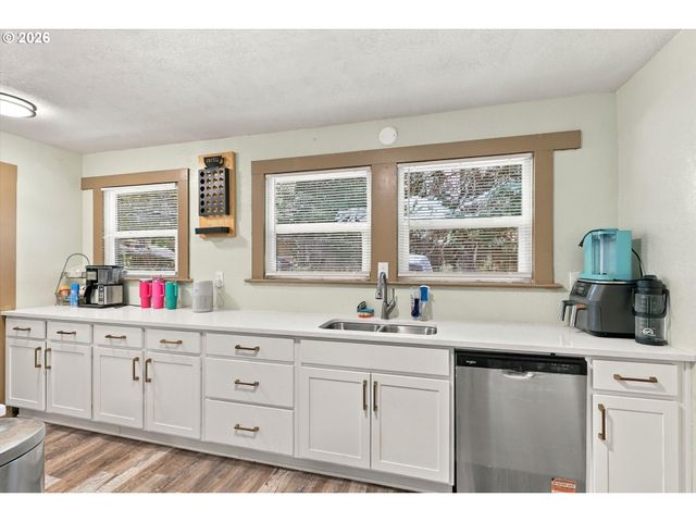 8270 Sw SORRENTO Rd, Beaverton, OR 97008