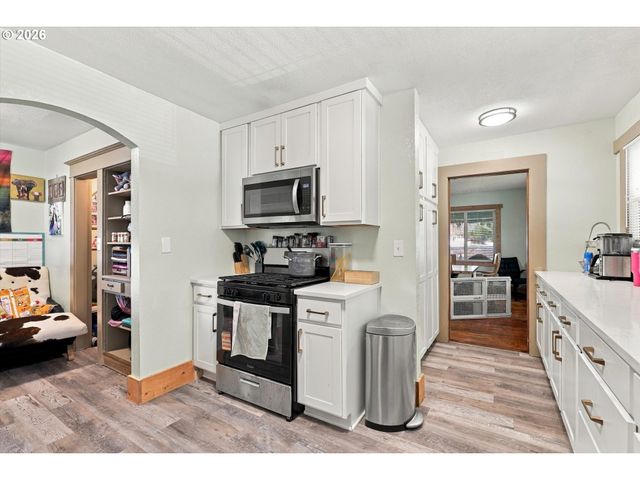 8270 Sw SORRENTO Rd, Beaverton, OR 97008