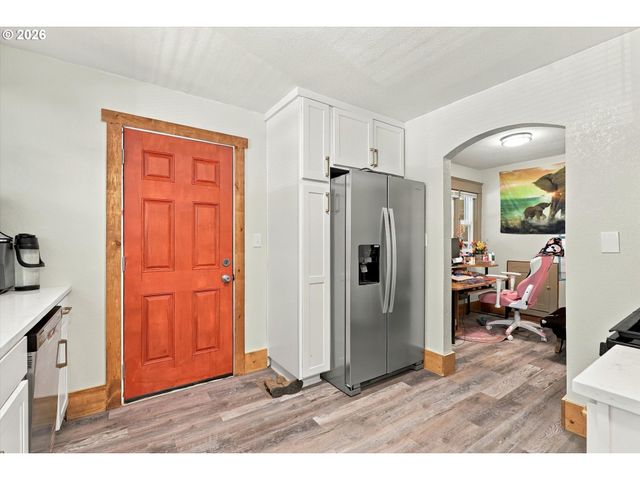 8270 Sw SORRENTO Rd, Beaverton, OR 97008