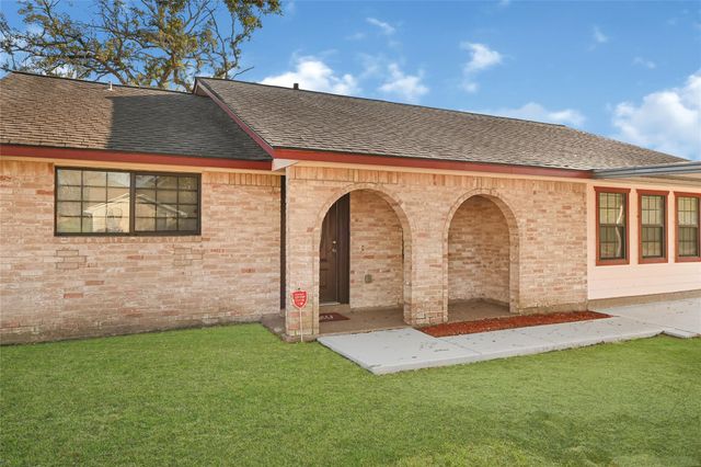 5006 Apala Dr, Houston, TX 77032