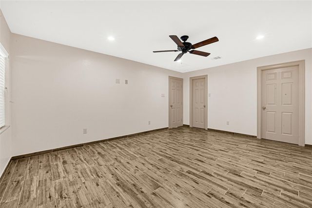 5006 Apala Dr, Houston, TX 77032