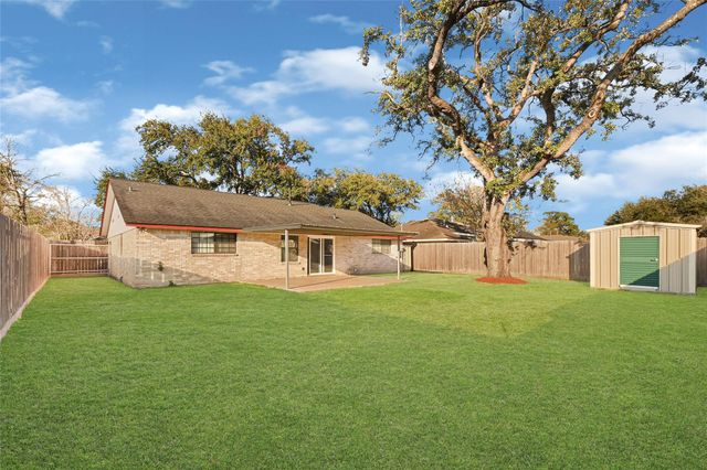 5006 Apala Dr, Houston, TX 77032