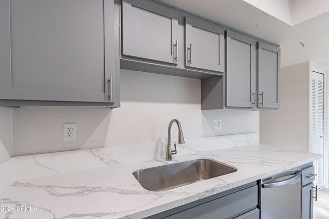 2440 N 22ND Avenue, Phoenix, AZ 85009