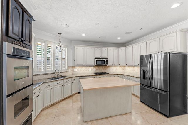 26 Shady Pond Place, The Woodlands, TX 77382