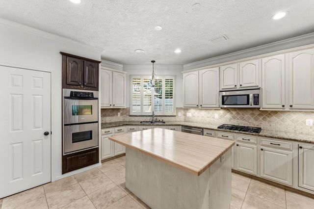 26 Shady Pond Place, The Woodlands, TX 77382
