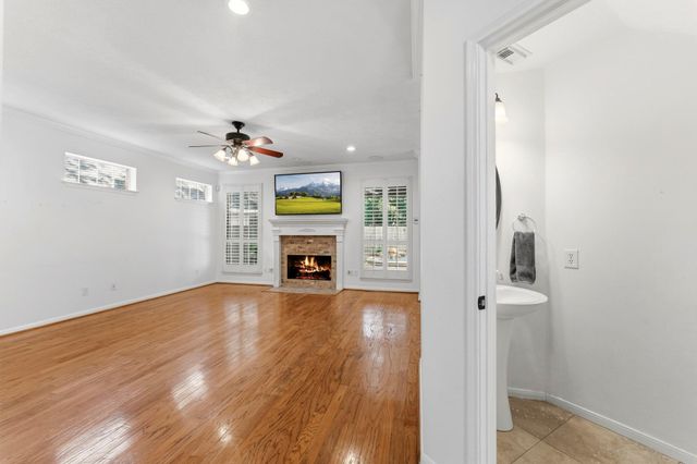 26 Shady Pond Place, The Woodlands, TX 77382