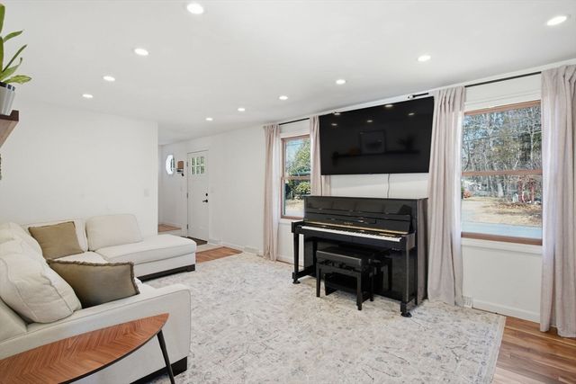 21 Rider Rd., Westfield, MA 01085