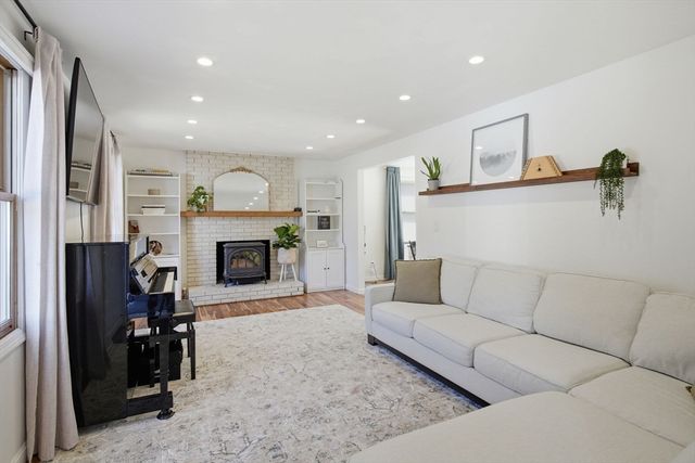 21 Rider Rd., Westfield, MA 01085