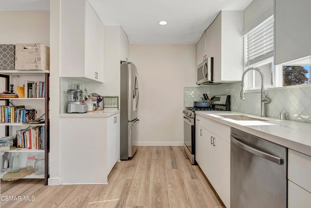 8225 Fallbrook Avenue, West Hills, CA 91304