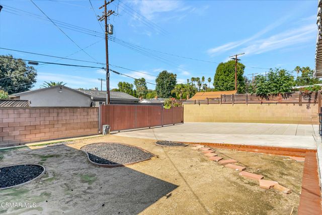 8225 Fallbrook Avenue, West Hills, CA 91304
