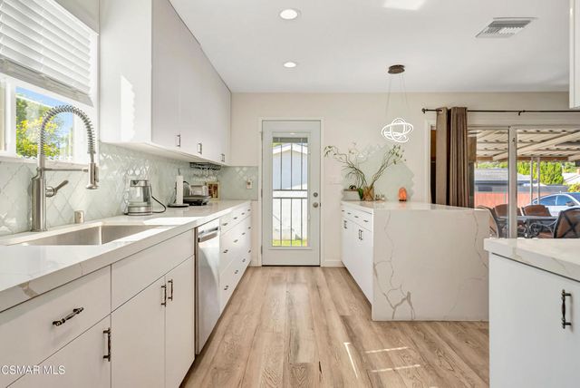 8225 Fallbrook Avenue, West Hills, CA 91304