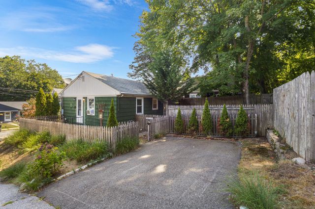 140 Norwood Avenue, New London, CT 06320