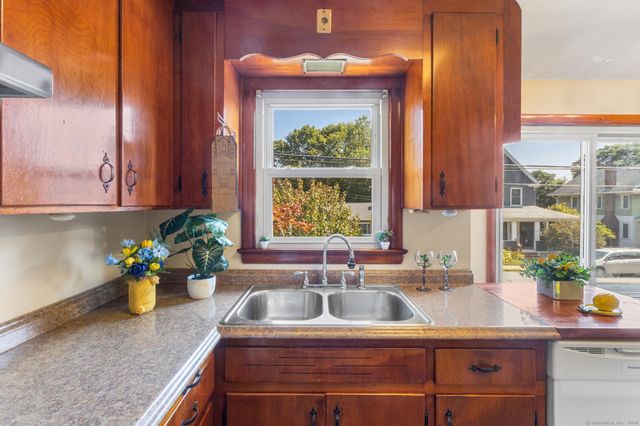 140 Norwood Avenue, New London, CT 06320