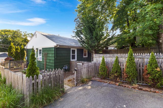 140 Norwood Avenue, New London, CT 06320