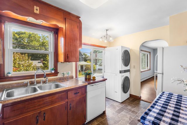 140 Norwood Avenue, New London, CT 06320