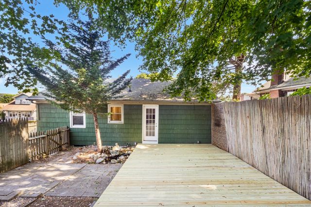140 Norwood Avenue, New London, CT 06320