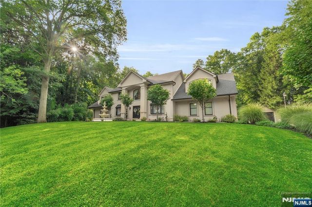 312 Old Tappan Road, Old Tappan, NJ 07675