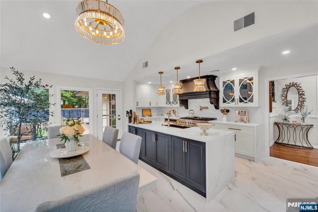 312 Old Tappan Road, Old Tappan, NJ 07675