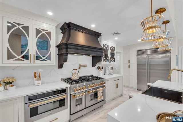 312 Old Tappan Road, Old Tappan, NJ 07675