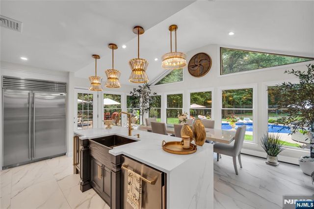 312 Old Tappan Road, Old Tappan, NJ 07675