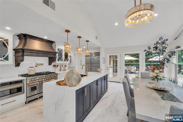 312 Old Tappan Road, Old Tappan, NJ 07675