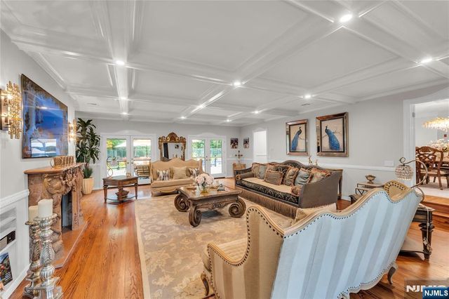 312 Old Tappan Road, Old Tappan, NJ 07675