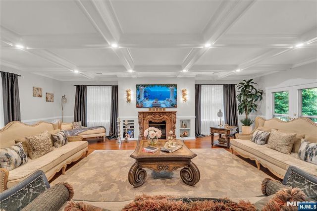 312 Old Tappan Road, Old Tappan, NJ 07675