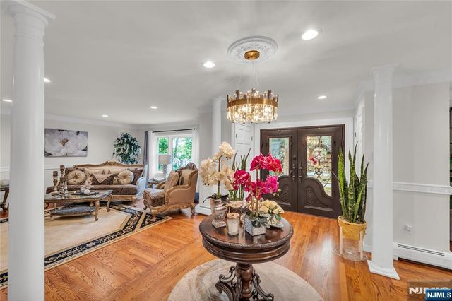 312 Old Tappan Road, Old Tappan, NJ 07675