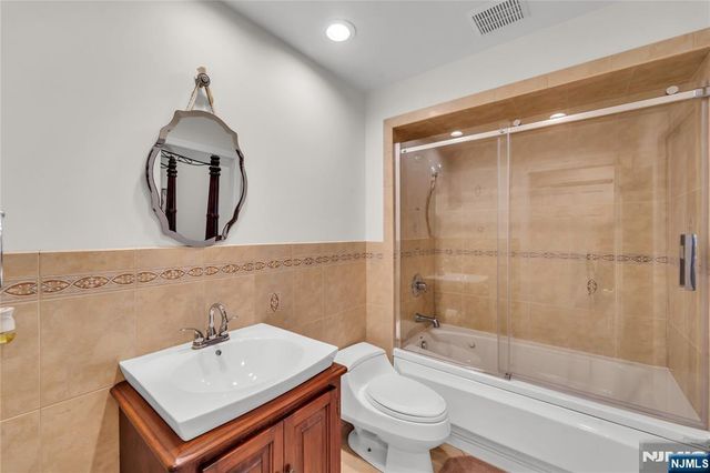 312 Old Tappan Road, Old Tappan, NJ 07675