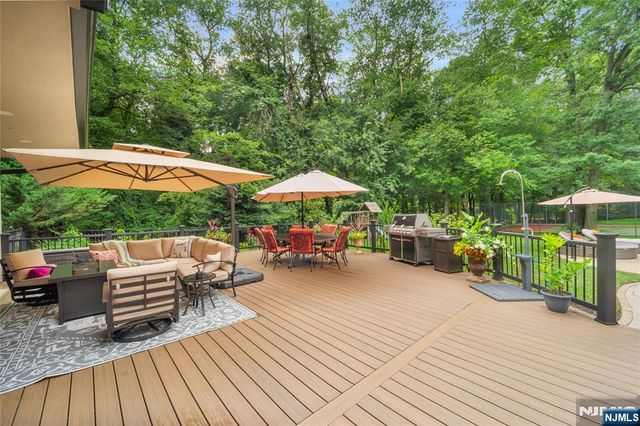 312 Old Tappan Road, Old Tappan, NJ 07675