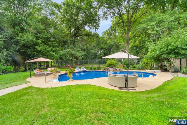 312 Old Tappan Road, Old Tappan, NJ 07675