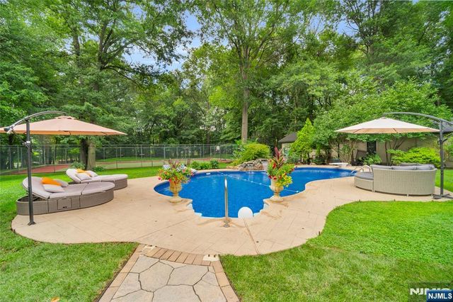 312 Old Tappan Road, Old Tappan, NJ 07675