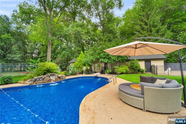 312 Old Tappan Road, Old Tappan, NJ 07675