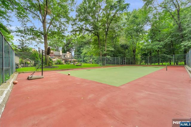 312 Old Tappan Road, Old Tappan, NJ 07675