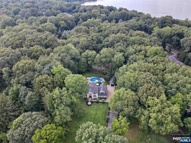 312 Old Tappan Road, Old Tappan, NJ 07675