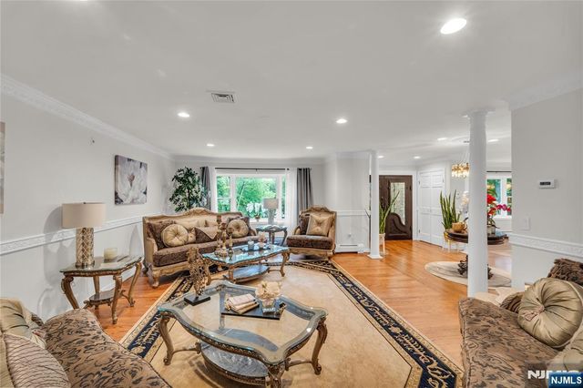 312 Old Tappan Road, Old Tappan, NJ 07675
