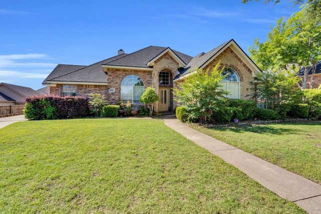 1607 W Westhill Drive, Cleburne, TX 76033