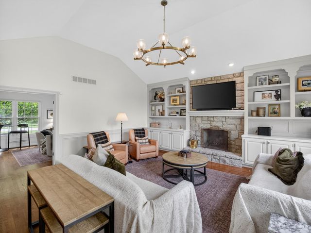 5090 Rollman Estates Drive, Amberley, OH 45236