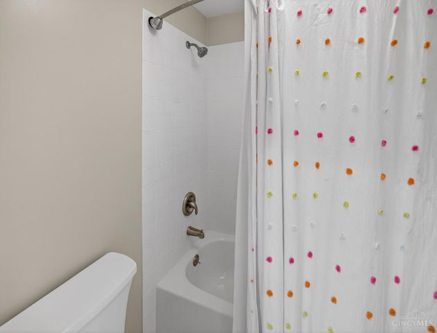 5090 Rollman Estates Drive, Amberley, OH 45236