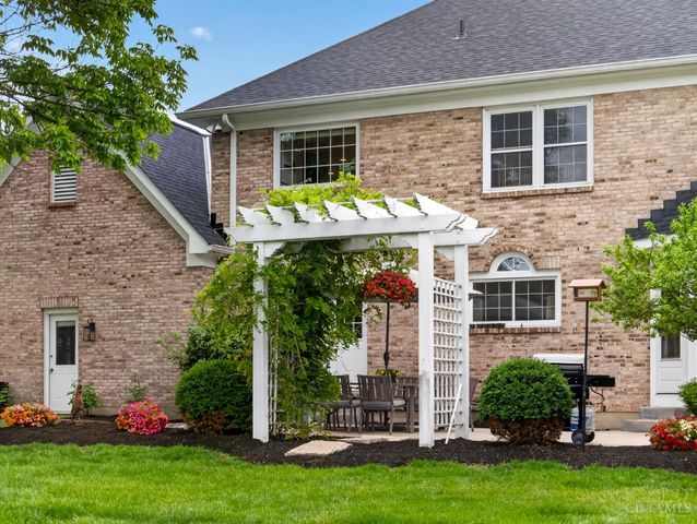 5090 Rollman Estates Drive, Amberley, OH 45236