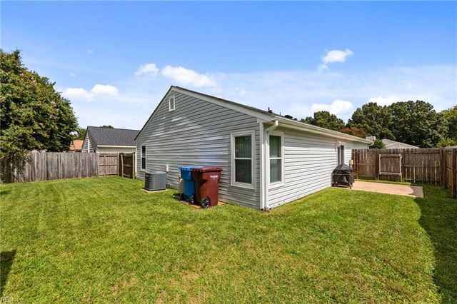 921 White Oak CT N, Chesapeake, VA 23320