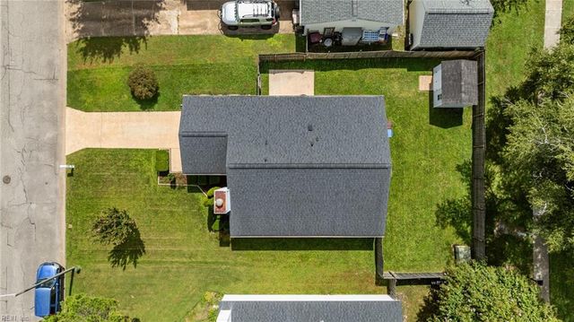 921 White Oak CT N, Chesapeake, VA 23320